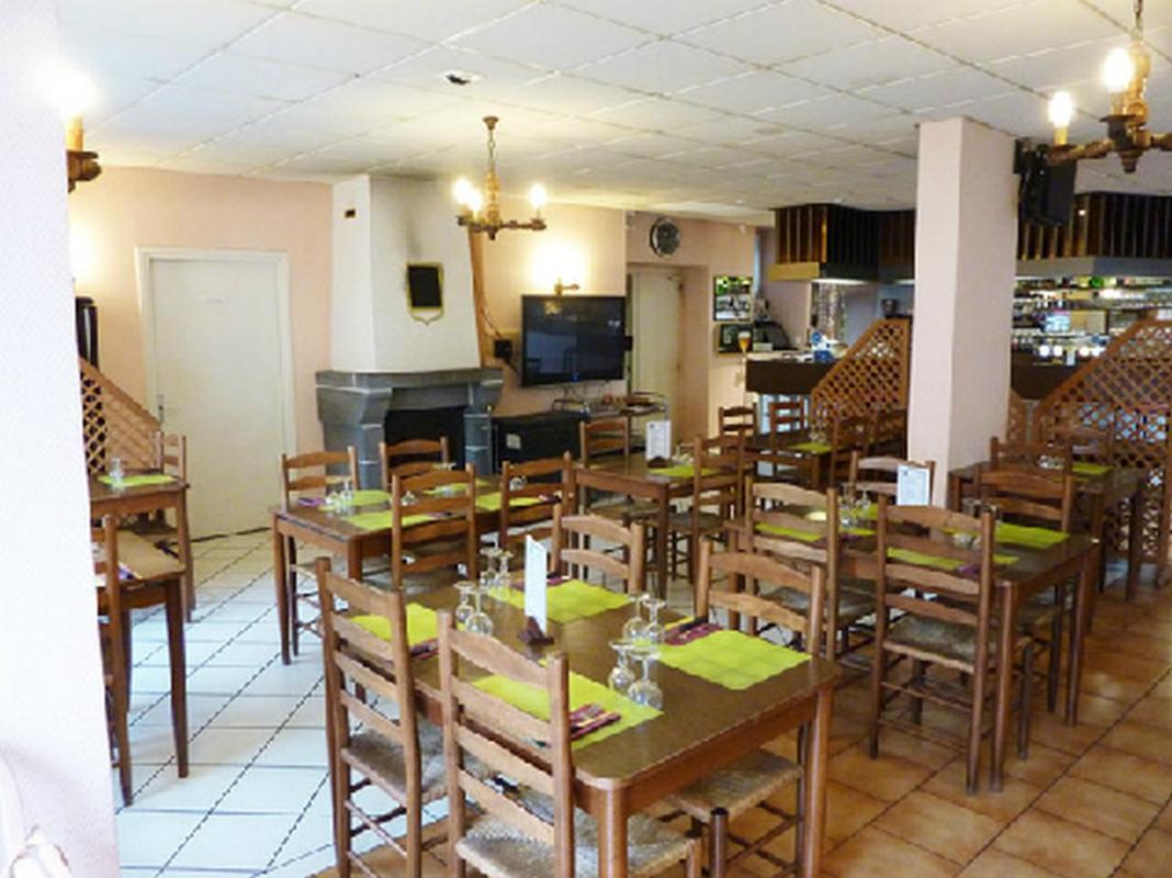 Hotel Restaurant Du Pont-Vieux Сен-Фльор Екстериор снимка